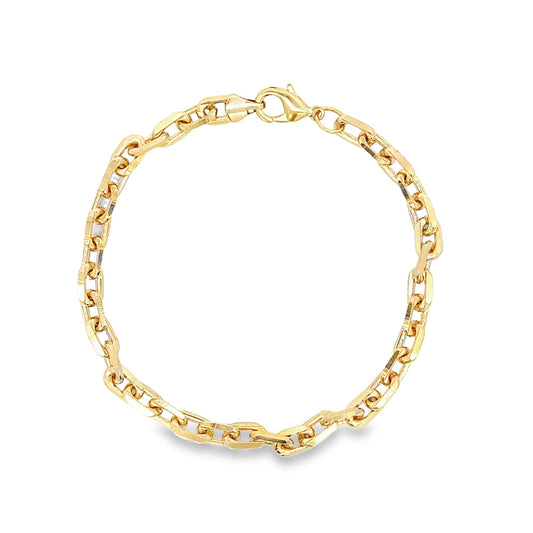 A sleek gold chain bracelet lies arranged in a circle on a clean white background.
