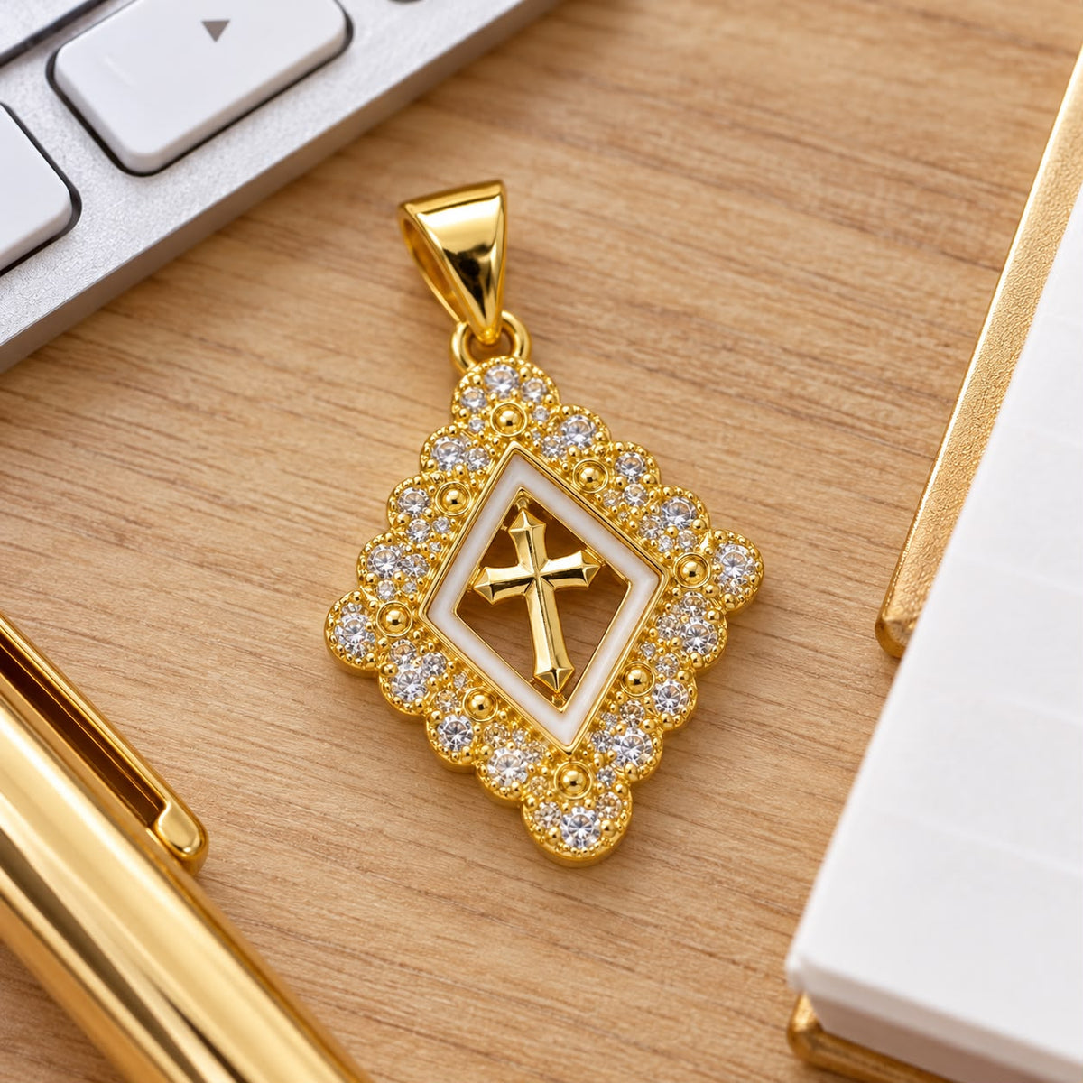 Vintage Medallion Cross Pendant (A380)