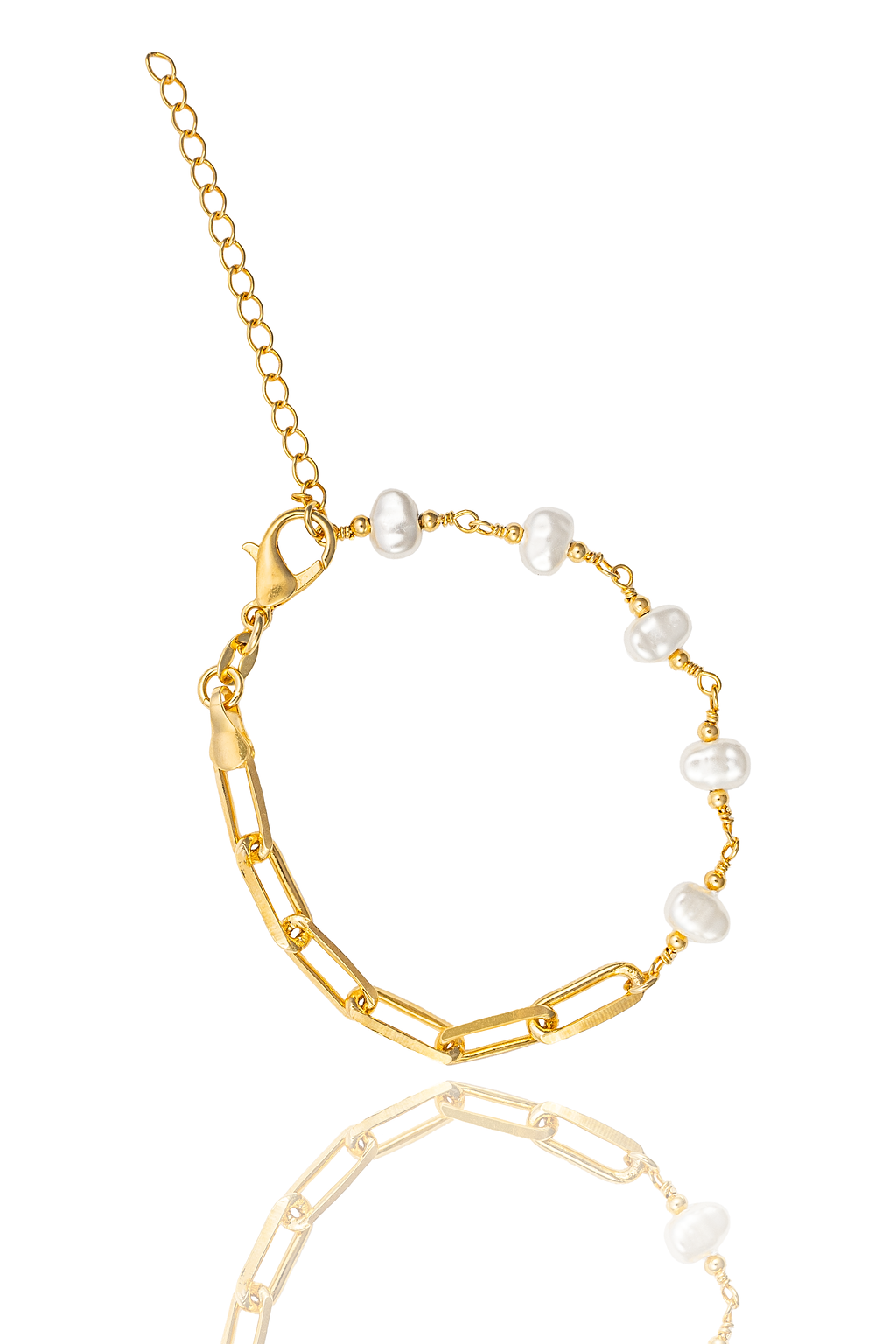 A gold paperclip chain bracelet features alternating links and lustrous white pearls against a clean white background.