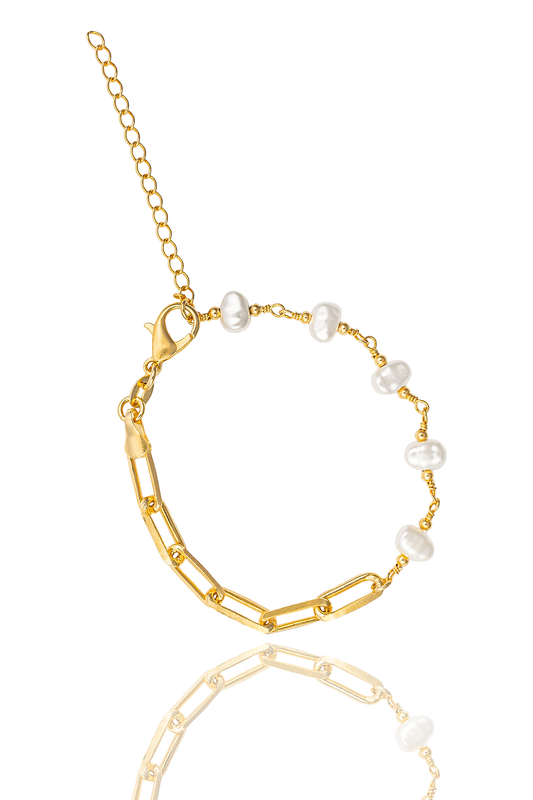 A gold paperclip chain bracelet features alternating links and lustrous white pearls against a clean white background.