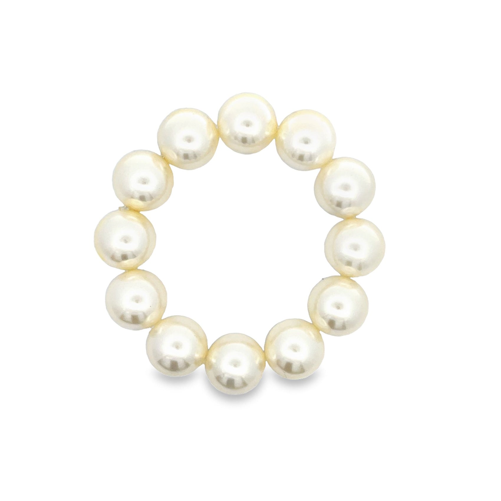 A circular arrangement of lustrous white pearls forms a complete ring against a clean white background.