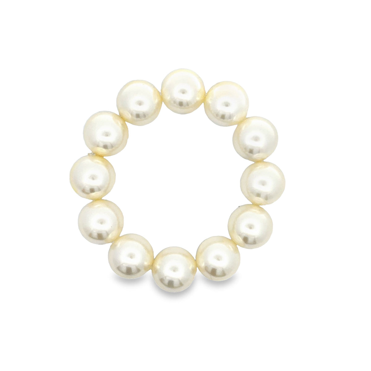 A circular arrangement of lustrous white pearls forms a complete ring against a clean white background.