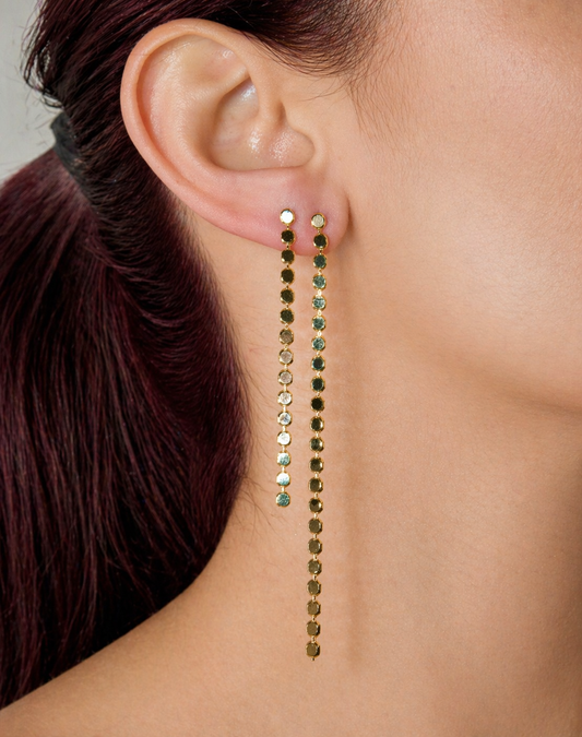 Elegant disc chain drop earrings in gold and silver. Available in small and long sizes. Lightweight, modern, and perfect for everyday wear.