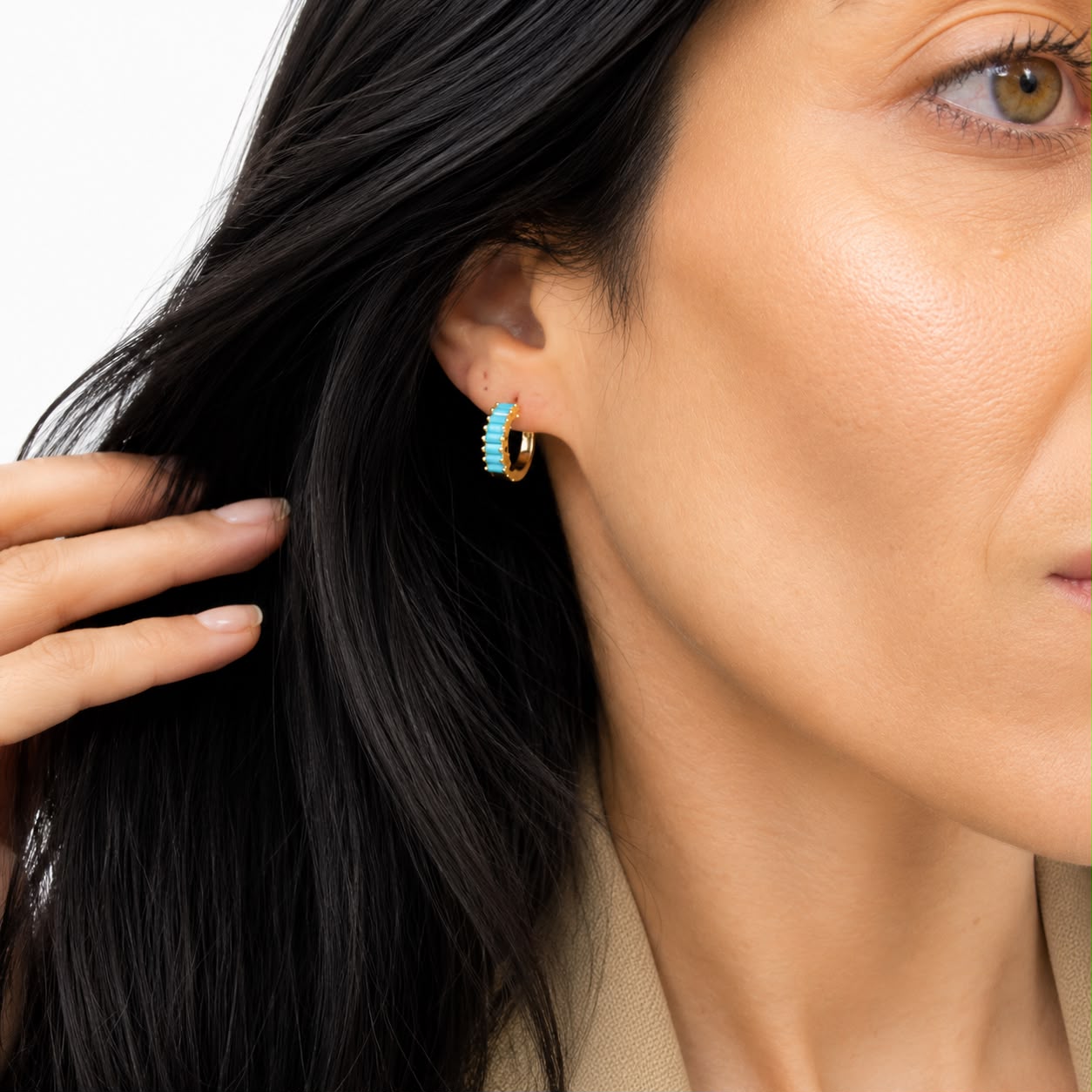 Elegant 18K Gold Filled huggie hoop earrings featuring baguette-cut cubic zirconia. Available in clear, emerald, turquoise, sapphire blue and fuchsia. Perfect for everyday wear.