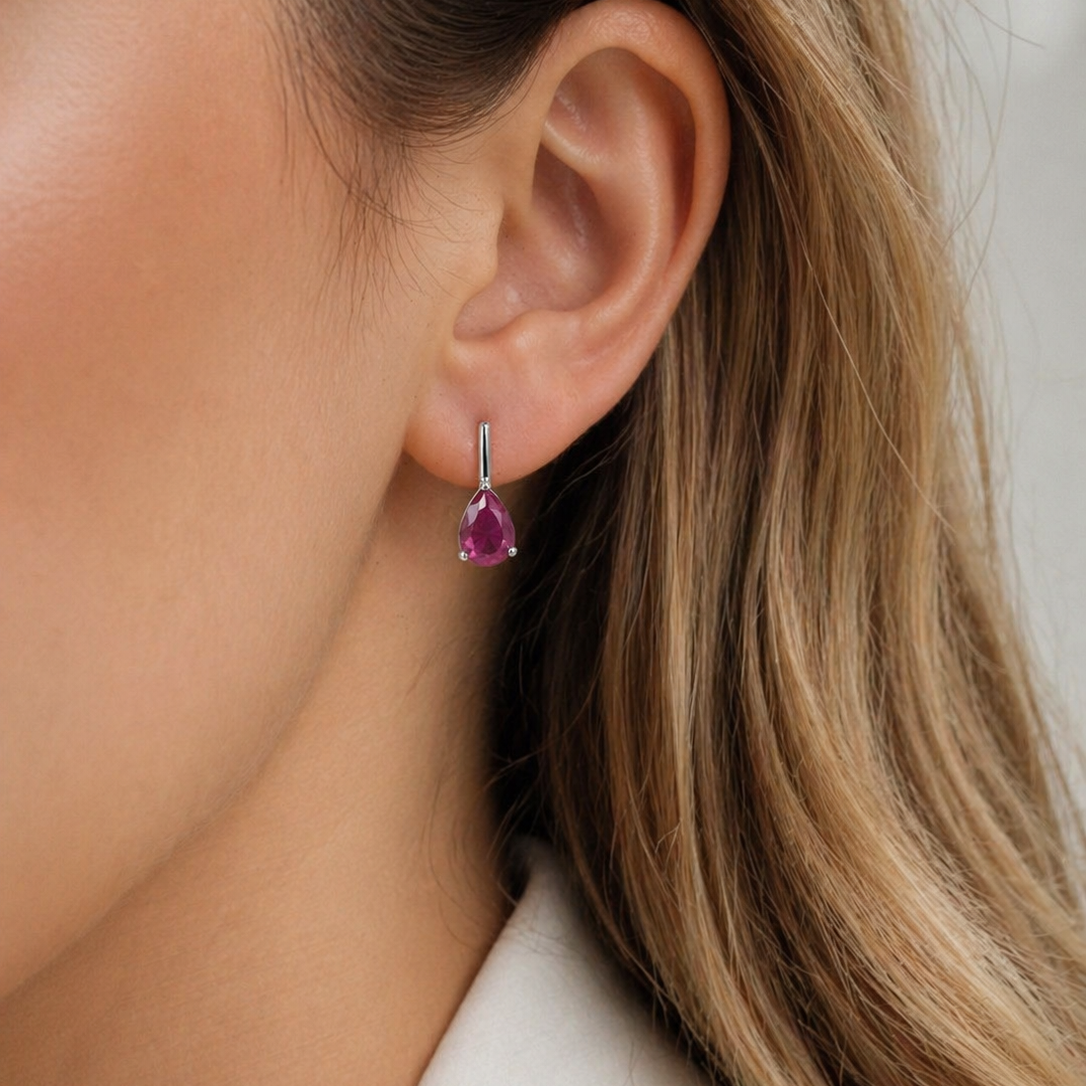 Elegant 18K gold filled pear drop earrings with a minimalist design.  lightweight and perfect for everyday wear or special occasions.