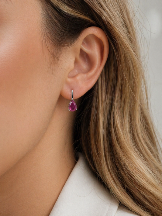 Elegant 18K gold filled pear drop earrings with a minimalist design.  lightweight and perfect for everyday wear or special occasions.