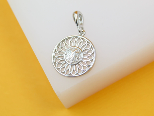 18K Gold | Rhodium Filled Daisy Flower Pendant