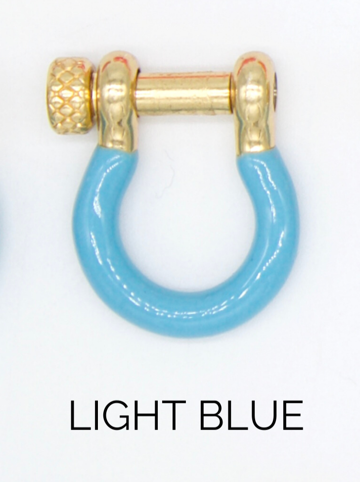 A light blue enamel U-shaped horseshoe shackle clasp with a polished gold screw pin sits against a white background.