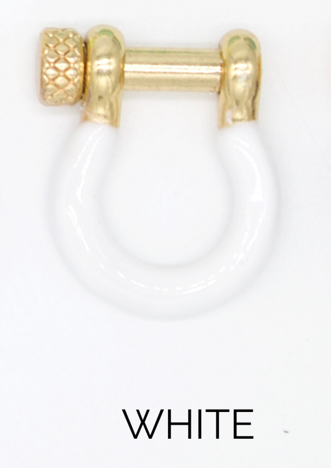 A U-shaped shackle connector features a white enamel body paired with shiny gold hardware and a textured screw pin.